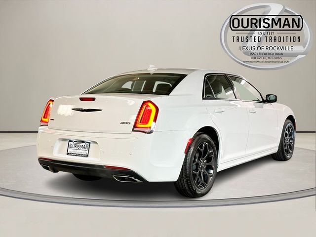 2023 Chrysler 300 Touring L