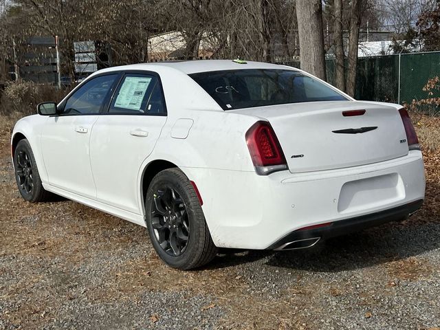 2023 Chrysler 300 Touring L