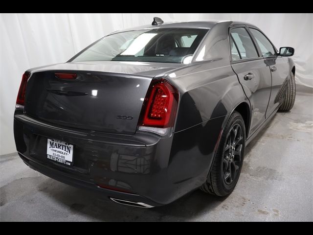 2023 Chrysler 300 Touring L