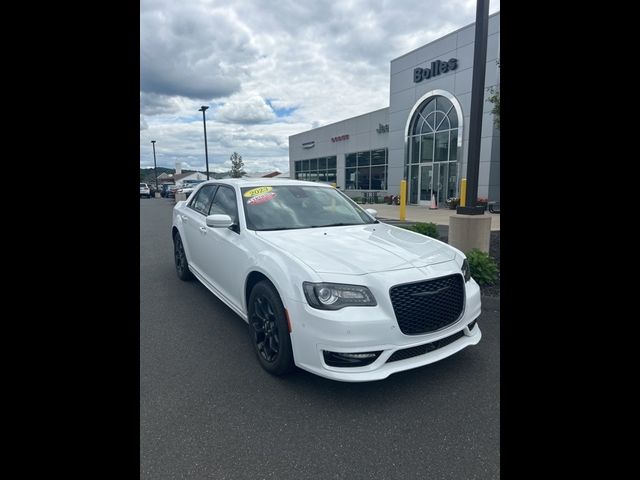 2023 Chrysler 300 Touring L