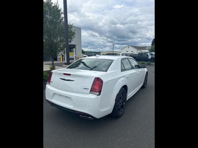 2023 Chrysler 300 Touring L