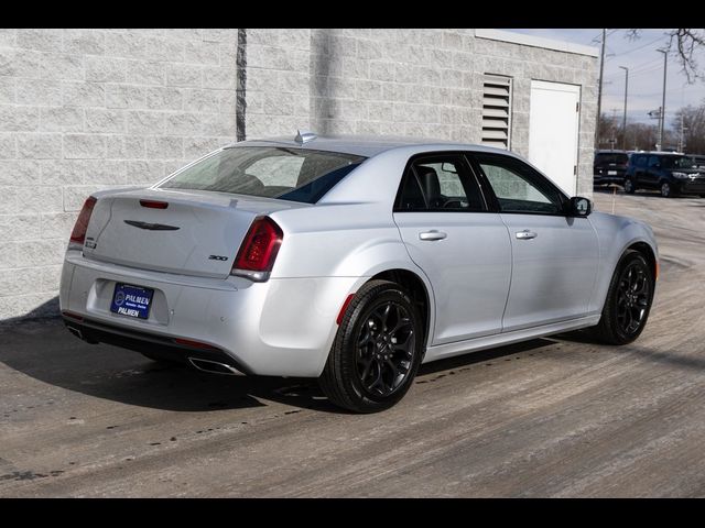 2023 Chrysler 300 Touring L