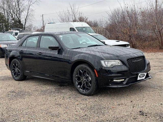 2023 Chrysler 300 Touring L