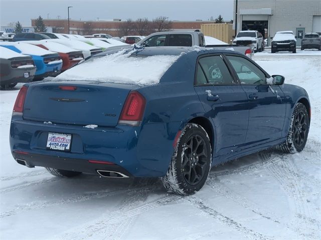 2023 Chrysler 300 Touring L