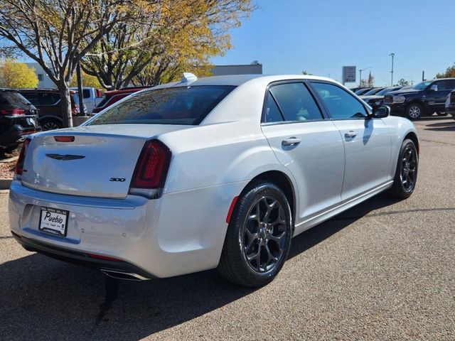 2023 Chrysler 300 Touring L