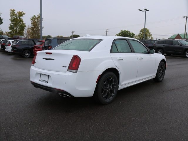 2023 Chrysler 300 Touring L