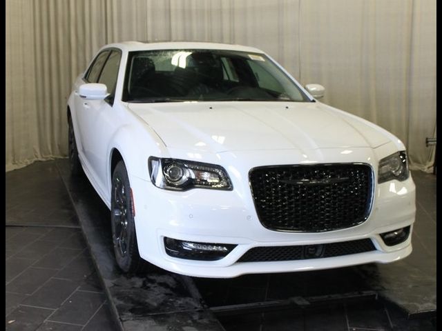 2023 Chrysler 300 Touring L