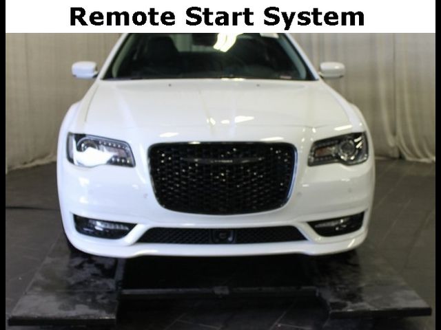 2023 Chrysler 300 Touring L