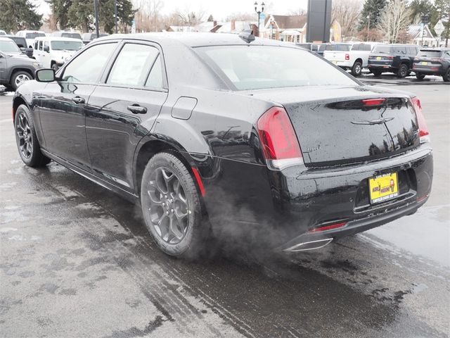 2023 Chrysler 300 Touring L