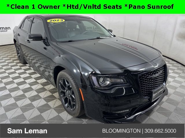 2023 Chrysler 300 Touring L