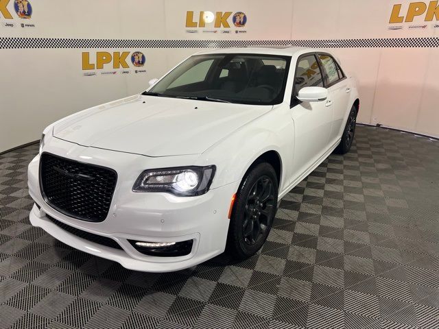 2023 Chrysler 300 Touring L