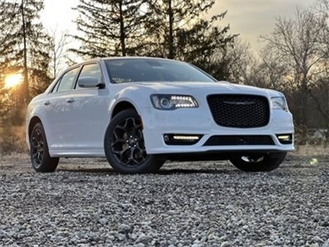 2023 Chrysler 300 Touring L