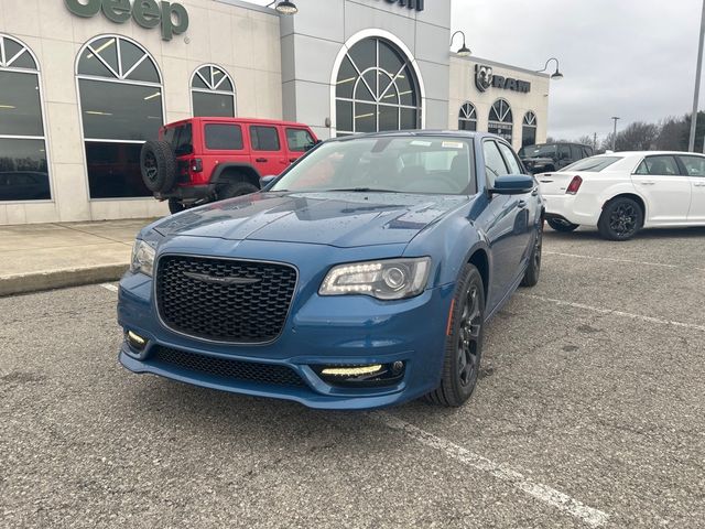 2023 Chrysler 300 Touring L