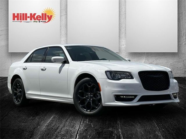 2023 Chrysler 300 Touring L