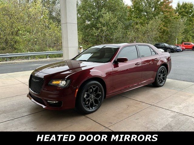 2023 Chrysler 300 Touring L