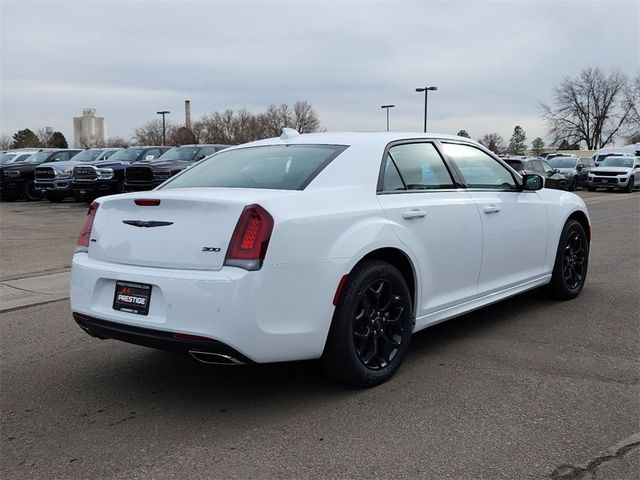 2023 Chrysler 300 Touring L