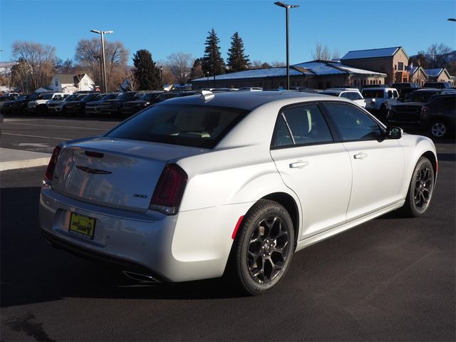 2023 Chrysler 300 Touring L