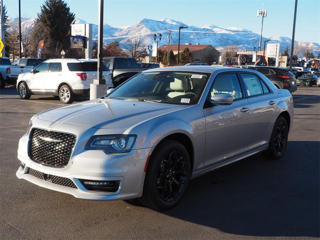 2023 Chrysler 300 Touring L