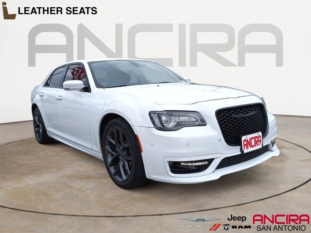 2023 Chrysler 300 Touring L