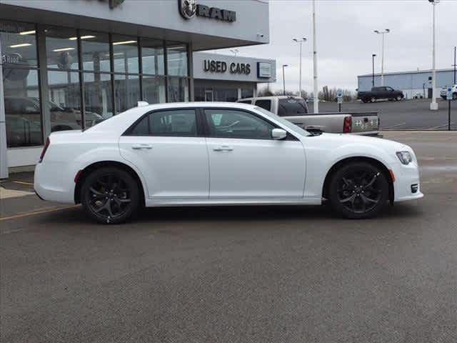 2023 Chrysler 300 Touring L