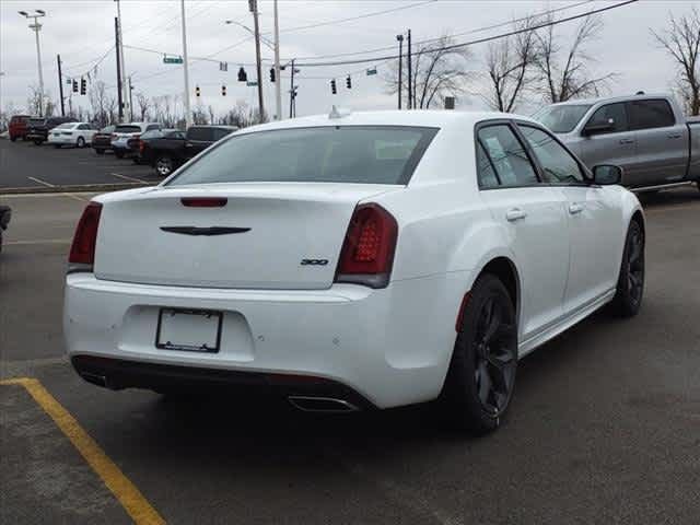 2023 Chrysler 300 Touring L