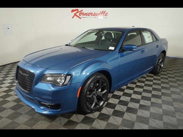 2023 Chrysler 300 Touring L