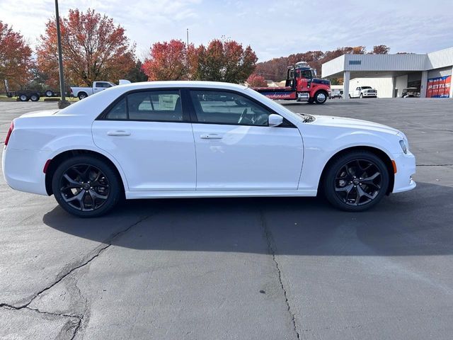 2023 Chrysler 300 Touring L