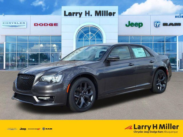 2023 Chrysler 300 Touring L