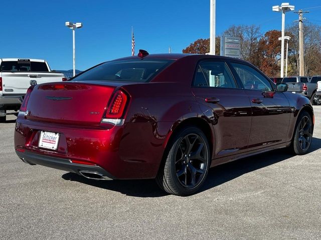 2023 Chrysler 300 Touring L