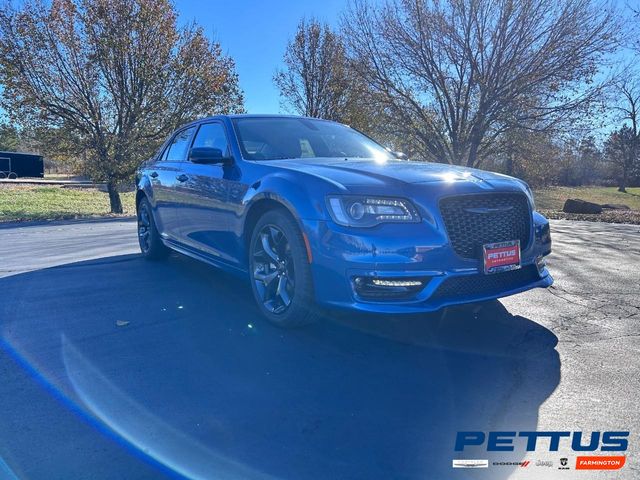 2023 Chrysler 300 Touring L