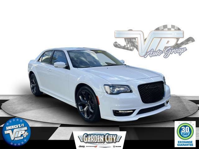 2023 Chrysler 300 Touring L