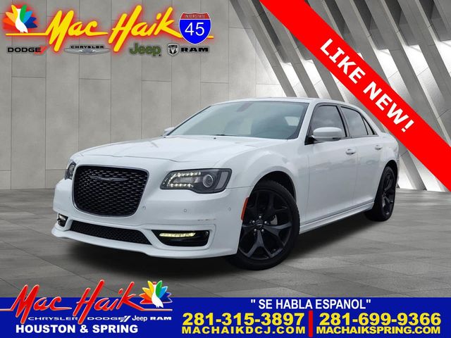 2023 Chrysler 300 Touring L