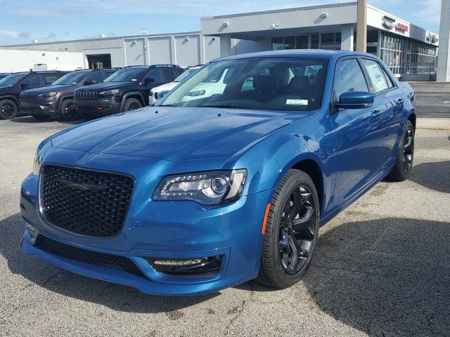 2023 Chrysler 300 Touring L