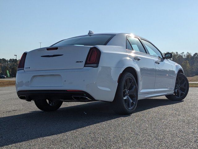 2023 Chrysler 300 Touring L