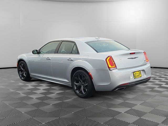 2023 Chrysler 300 Touring L