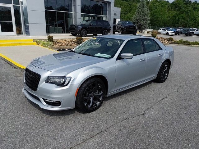 2023 Chrysler 300 Touring L