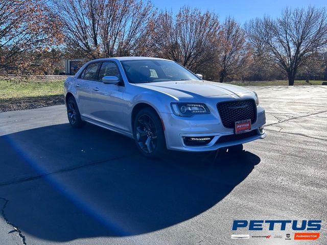 2023 Chrysler 300 Touring L