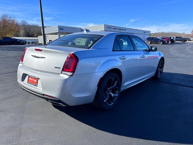 2023 Chrysler 300 Touring L