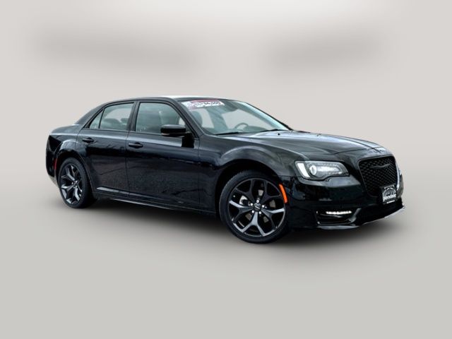 2023 Chrysler 300 Touring L