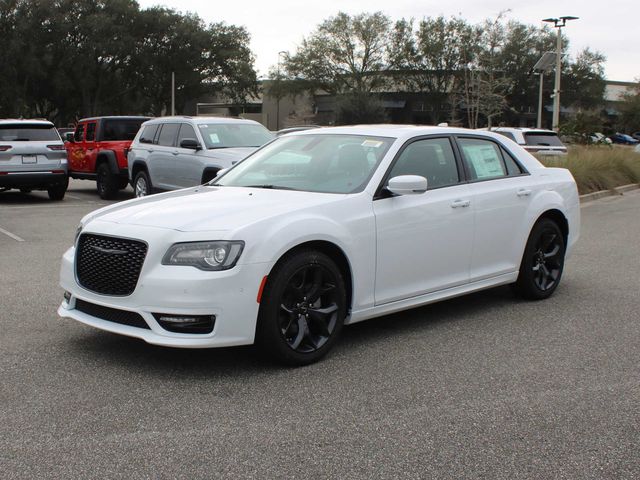 2023 Chrysler 300 Touring L