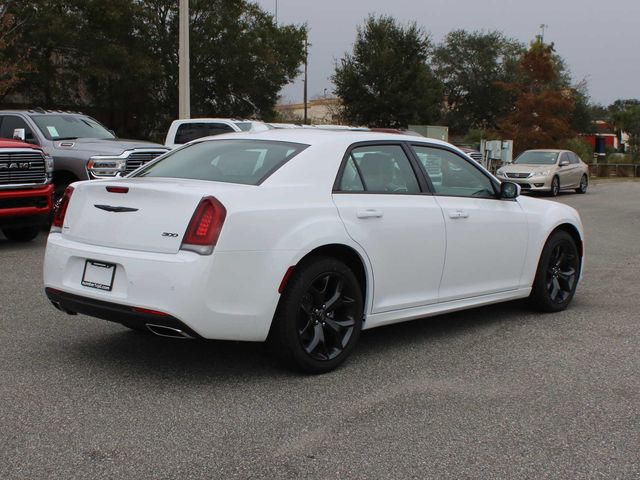 2023 Chrysler 300 Touring L