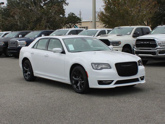 2023 Chrysler 300 Touring L