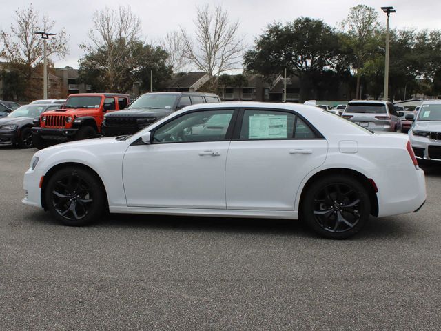 2023 Chrysler 300 Touring L