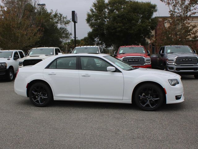 2023 Chrysler 300 Touring L