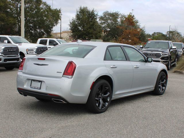 2023 Chrysler 300 Touring L