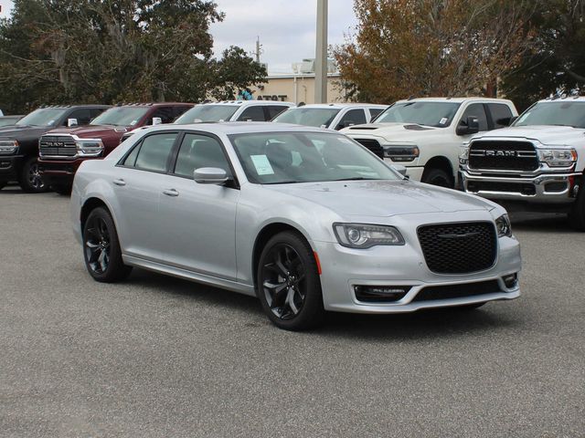 2023 Chrysler 300 Touring L