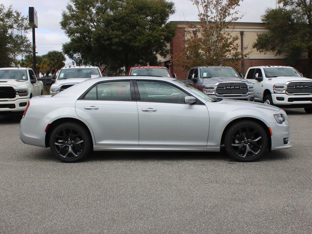 2023 Chrysler 300 Touring L