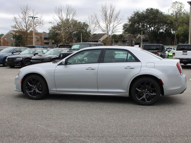 2023 Chrysler 300 Touring L