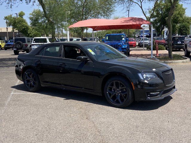 2023 Chrysler 300 Touring L