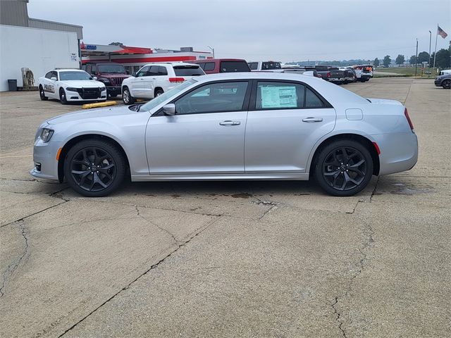 2023 Chrysler 300 Touring L